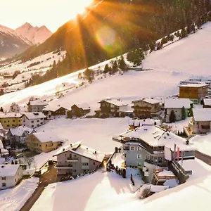 https://chalet-alpin-ischgl.ischgl-hotels.net
